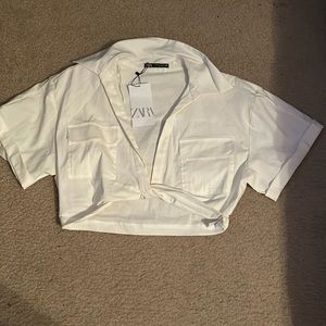 White crop top, V-neck